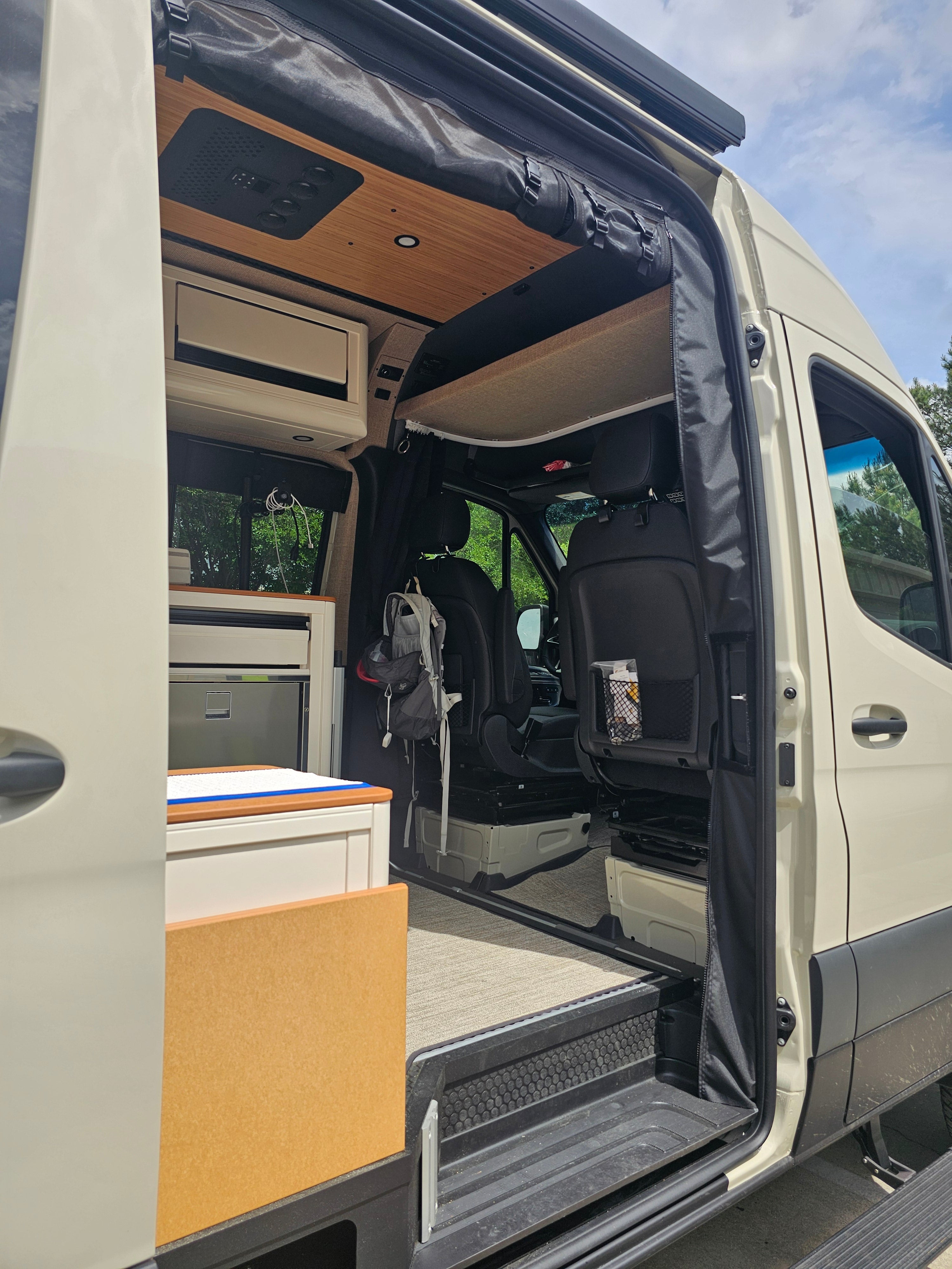 The Bug Wall Sprinter 2025+ Sliding Screen - New-Latch Fit
