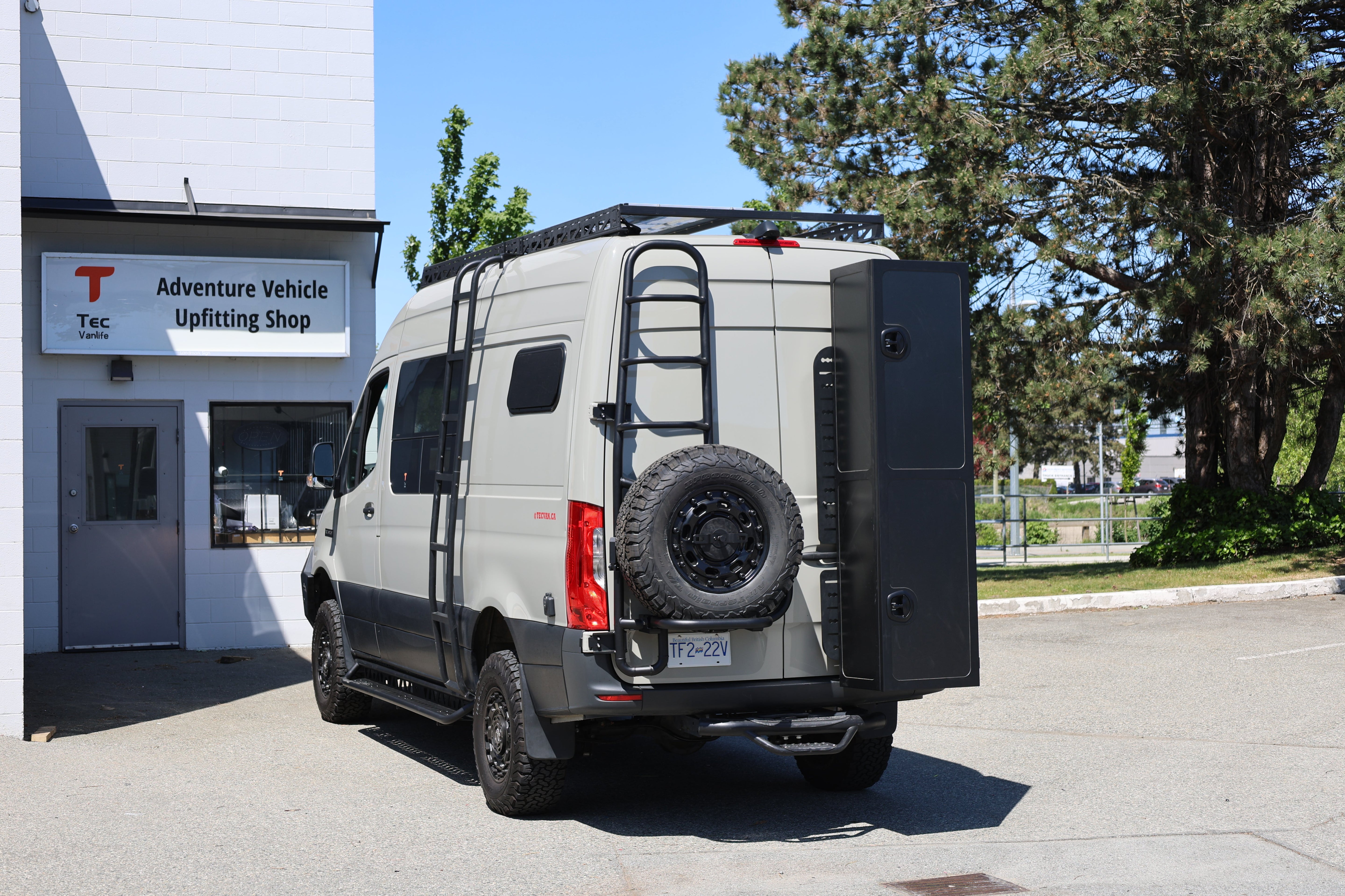 Tec Vanlife Sprinter Full-Length Running Boards - Continuous Step