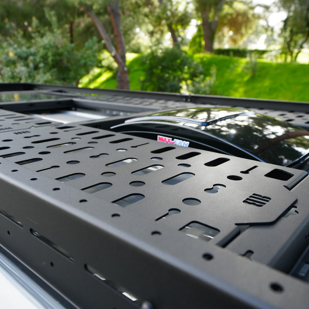 WEEKENDER OUTDOORS SLEEK ROOF RACK