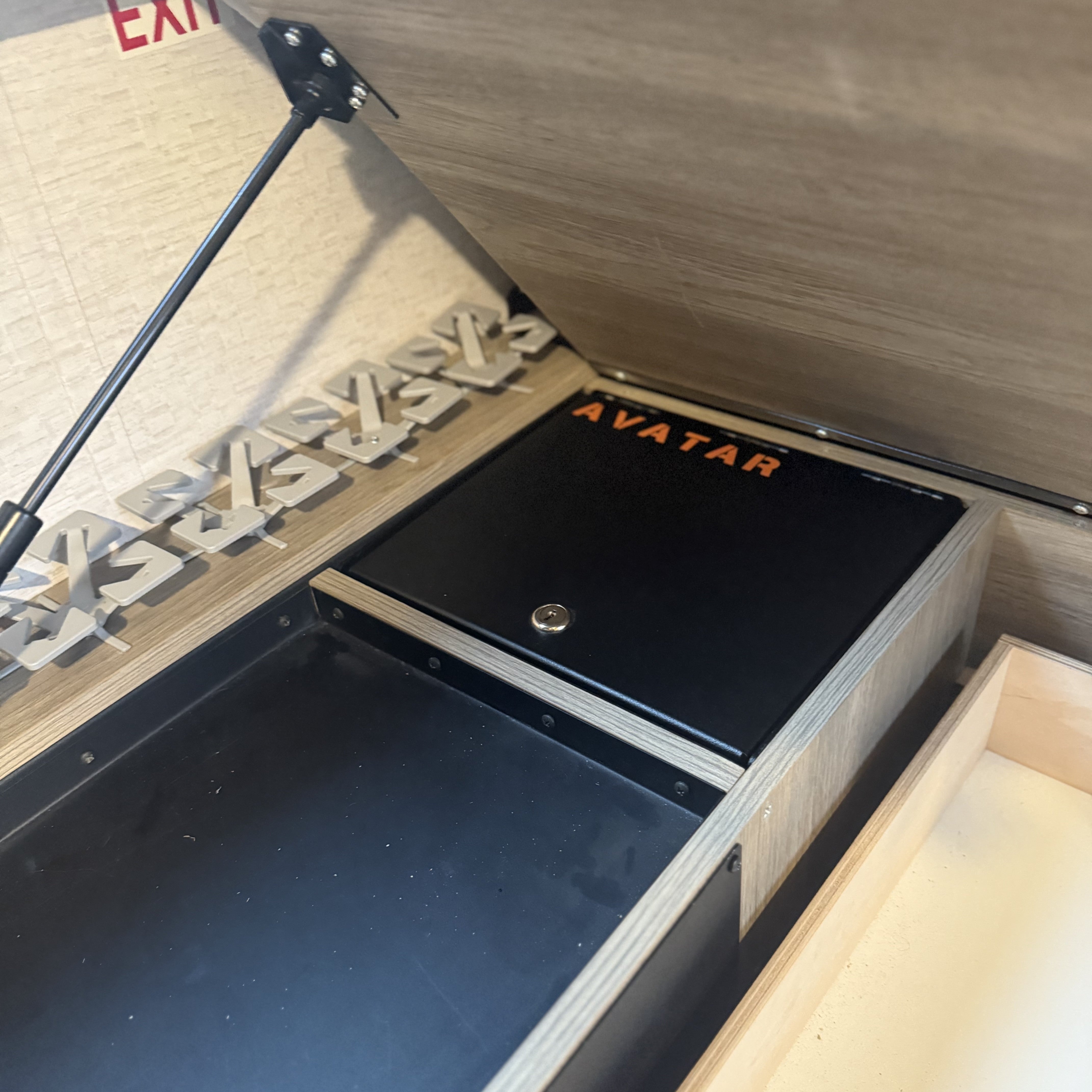 AVATAR OFF ROAD EKKO UNDER BED LOCKING DOOR (UNIVERSAL FITMENT)