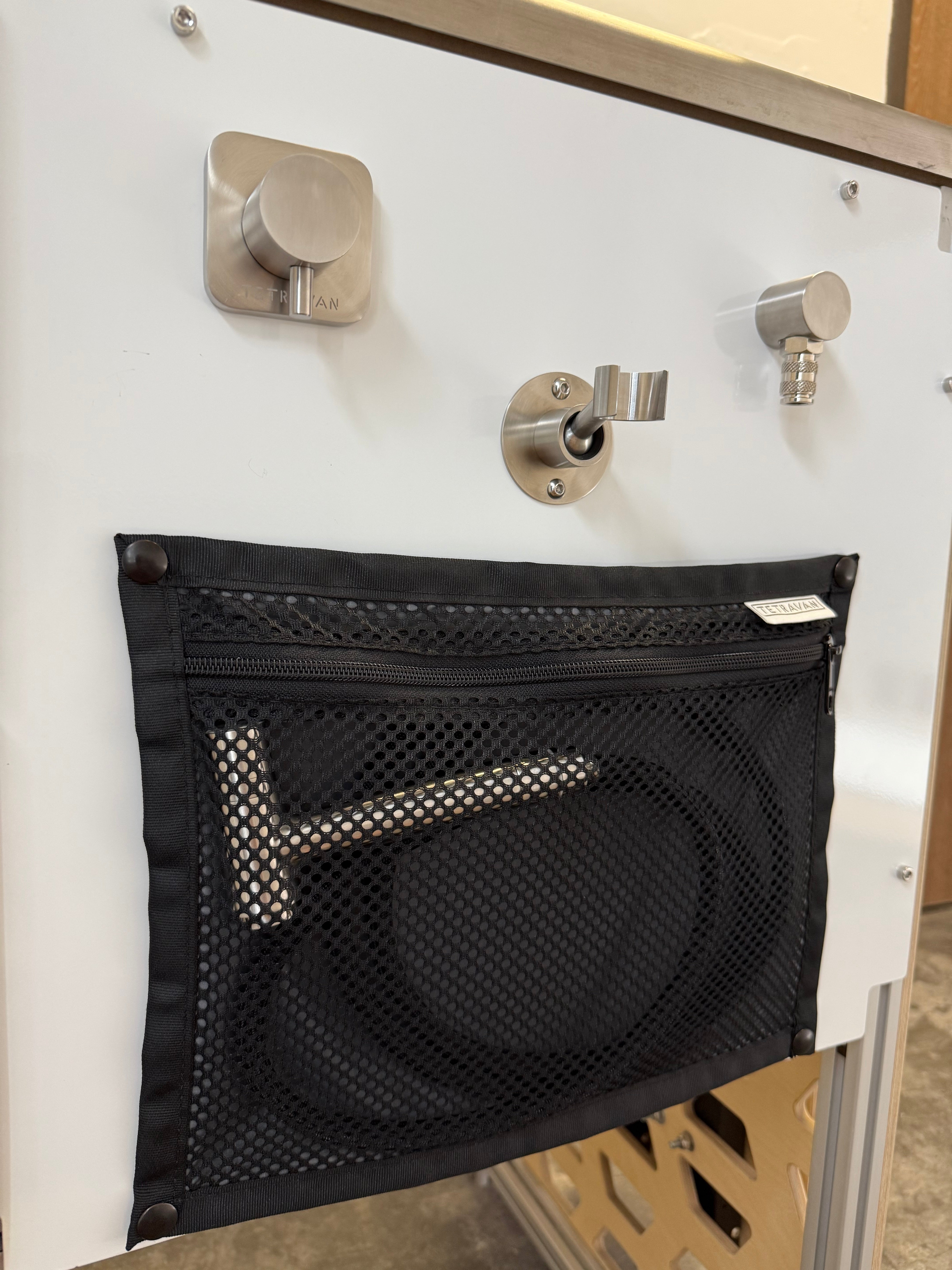TETRAVAN SHOWER PORT SYSTEM