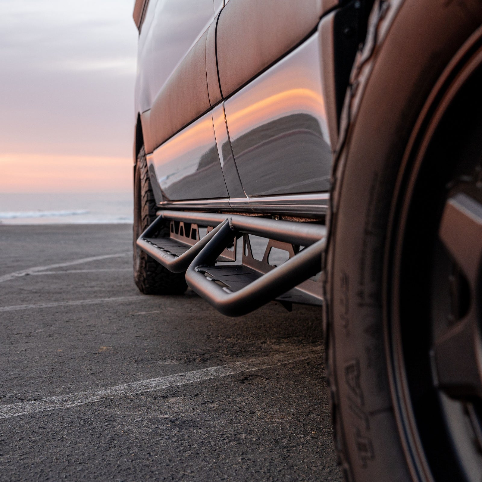 VANSPEED SIDE STEPS & HIGH-TRACTION RUNNING BOARDS