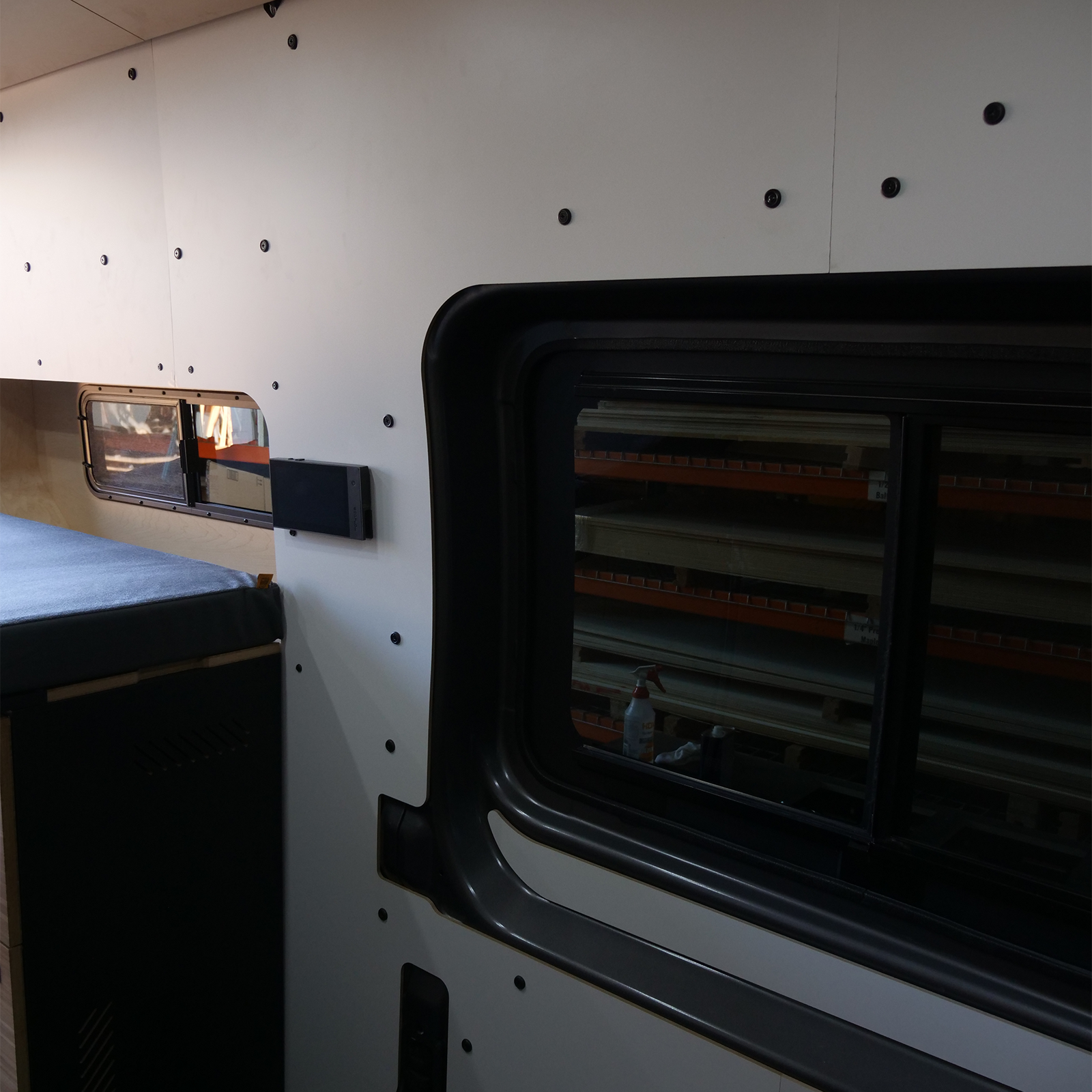 UNAKA GEAR CO. FORD TRANSIT WALL PANEL KIT