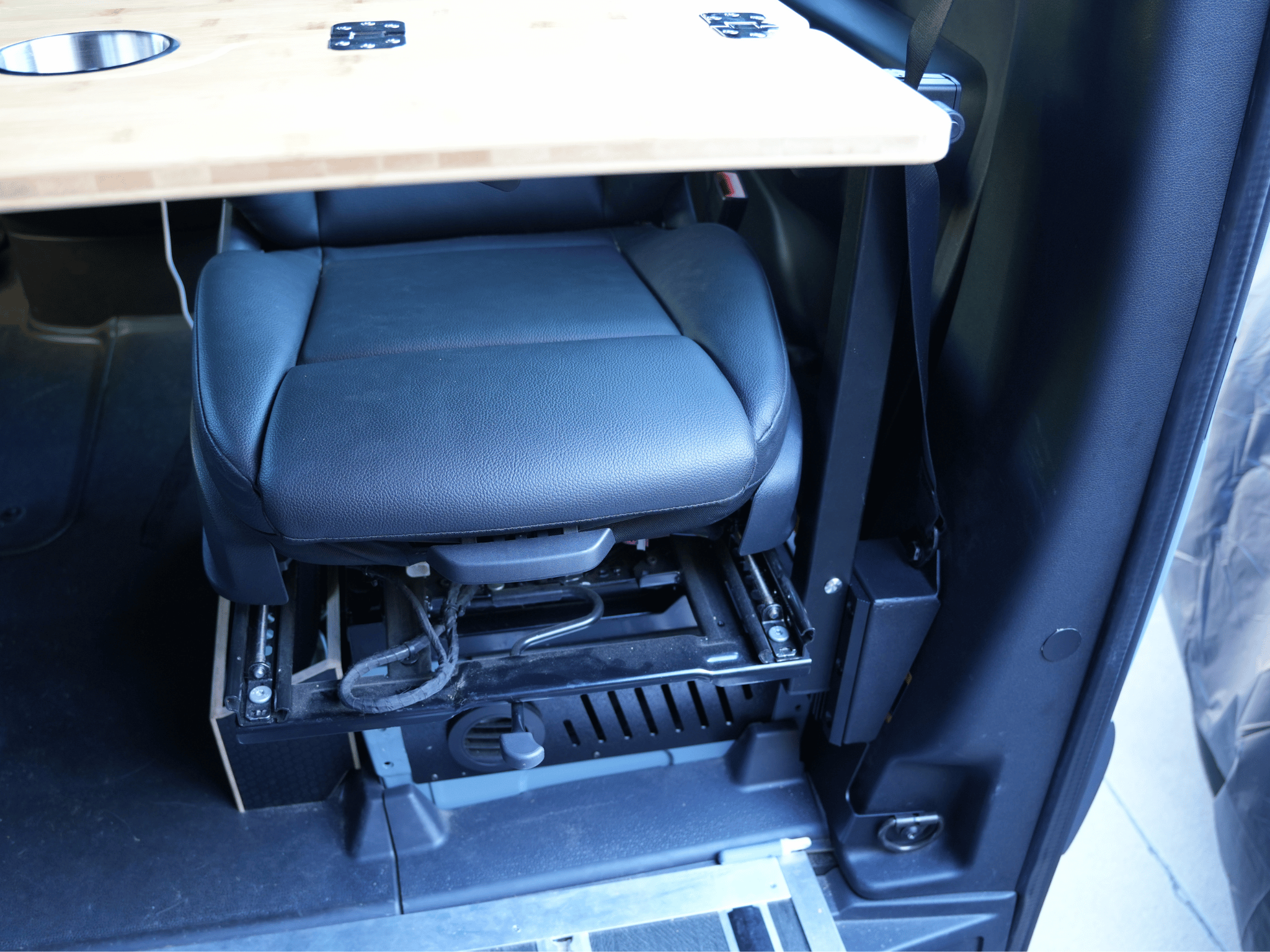 WHITE TOP ADVENTURES SPRINTER PASSENGER B-PILLAR TABLE ADAPTER