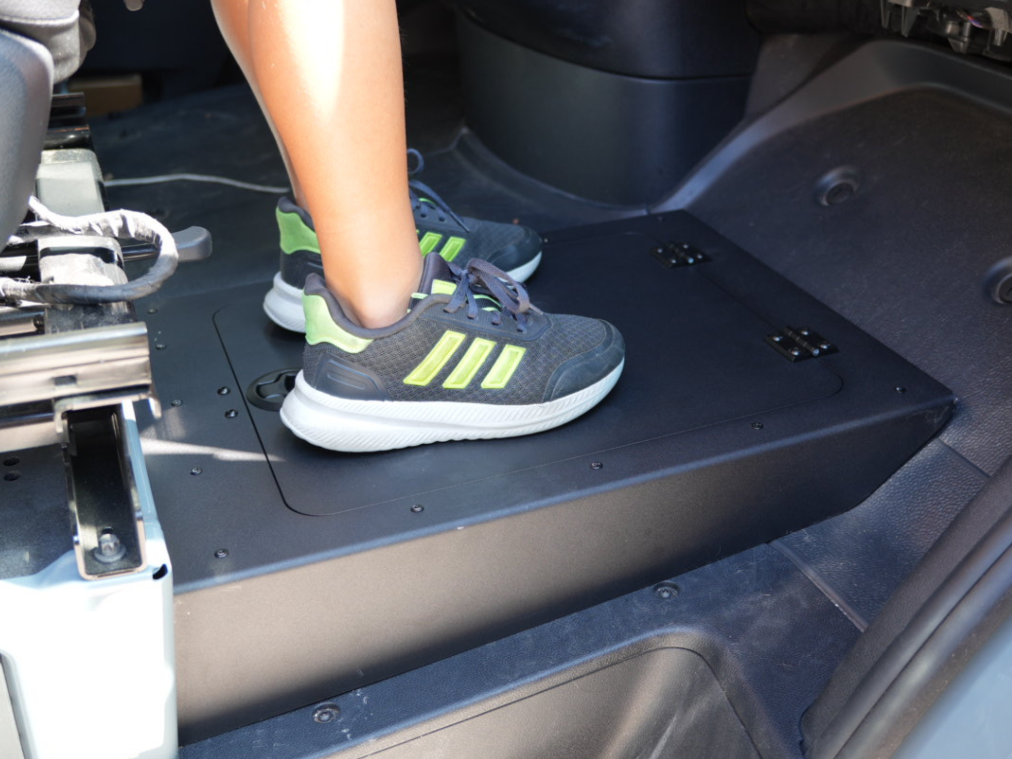 WHITE TOP ADVENTURES® SPRINTER PASSENGER RAISED FOOT PLATFORM