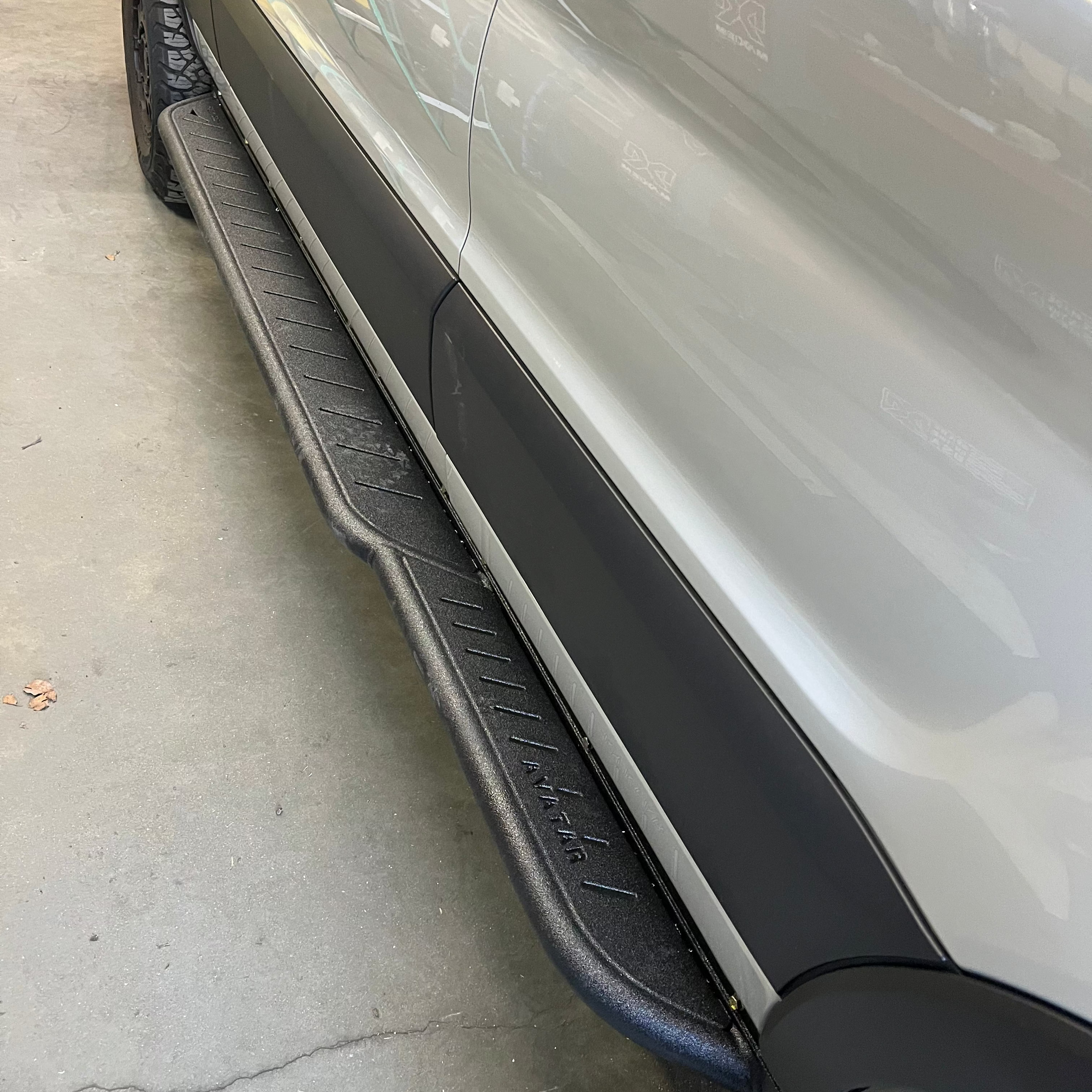 AVATAR OFF-ROAD ROCKBODY SIDE STEPS
