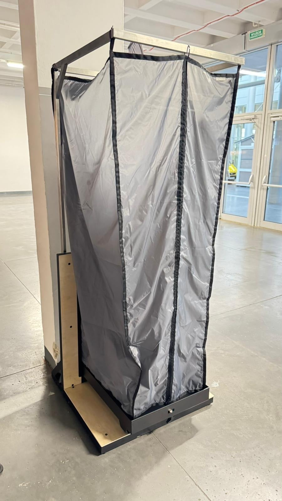 Tetravan Folding Shower 2.1 with Magnetic Zipped Curtain