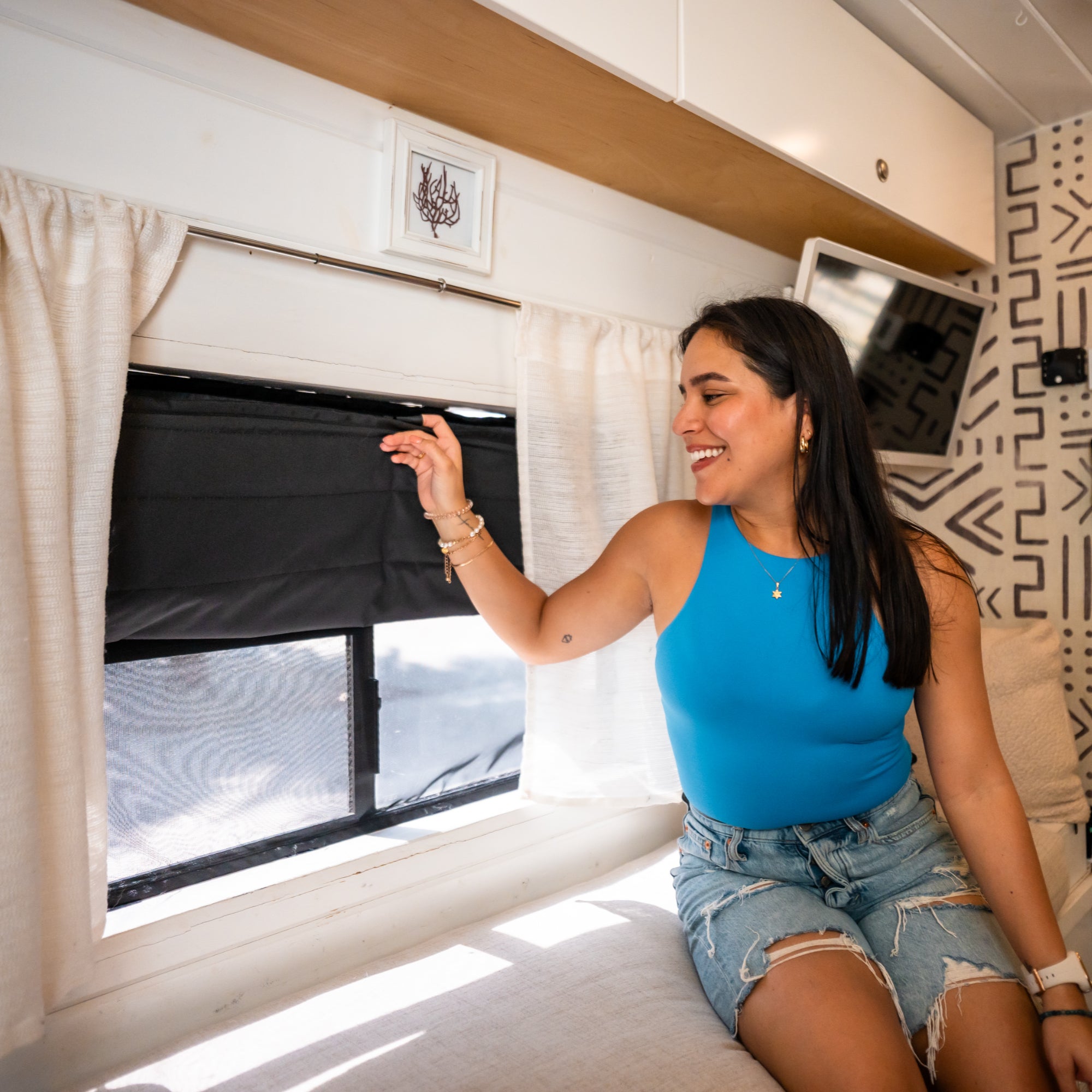 VanEssential Ford Transit Stealth Crew Window Cover - Thermal Privacy