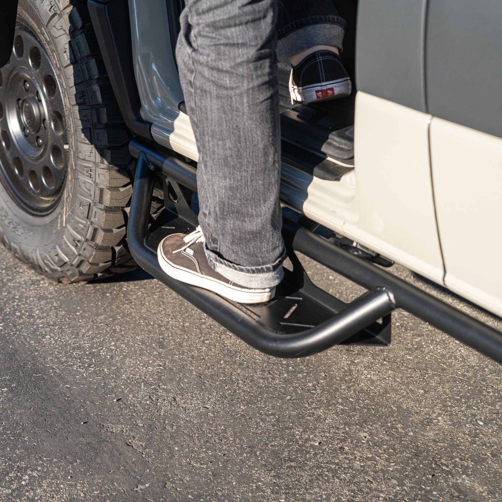VANSPEED SIDE STEPS & HIGH-TRACTION RUNNING BOARDS