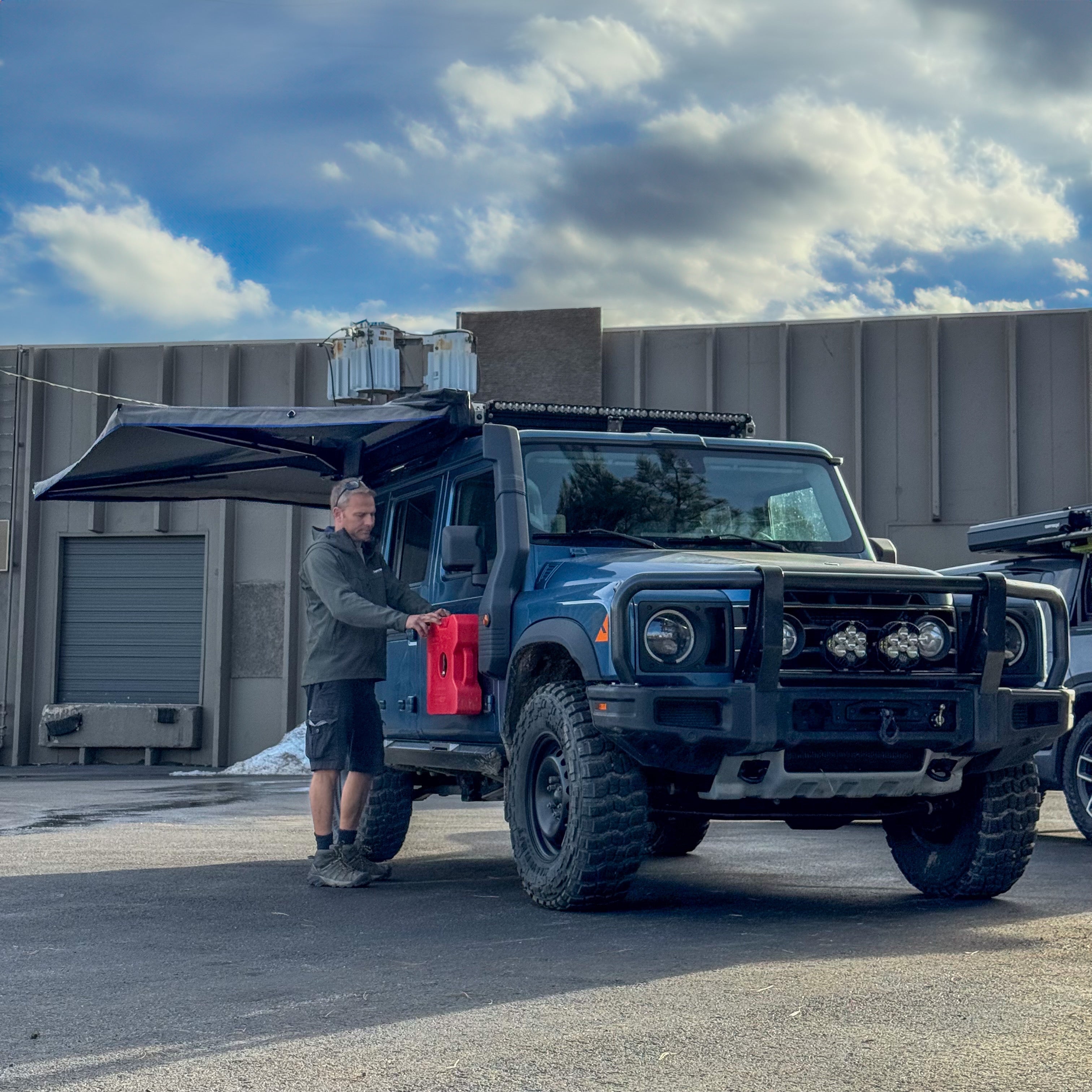 DIRTBOX FREE-STANDING 270-DEGREE AWNING