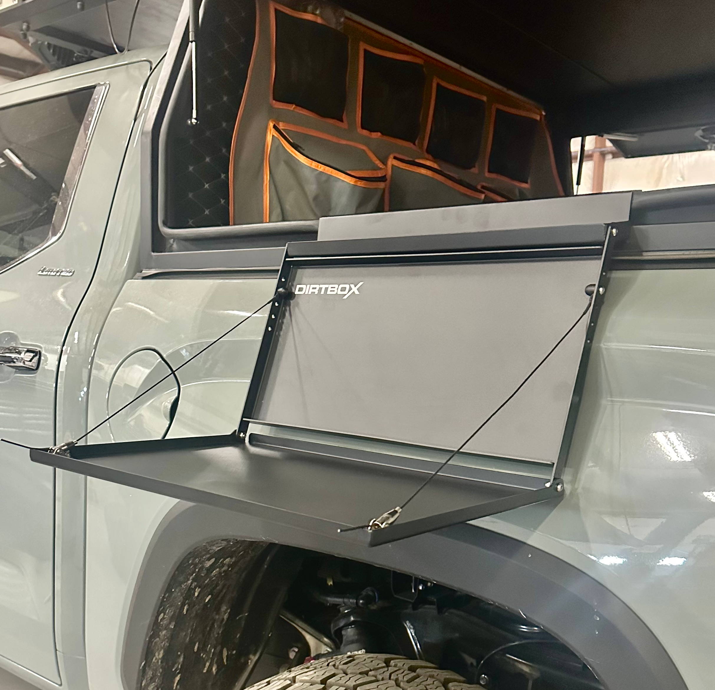 DIRTBOX OVERLAND HITCH HIKER FOLDING TABLE