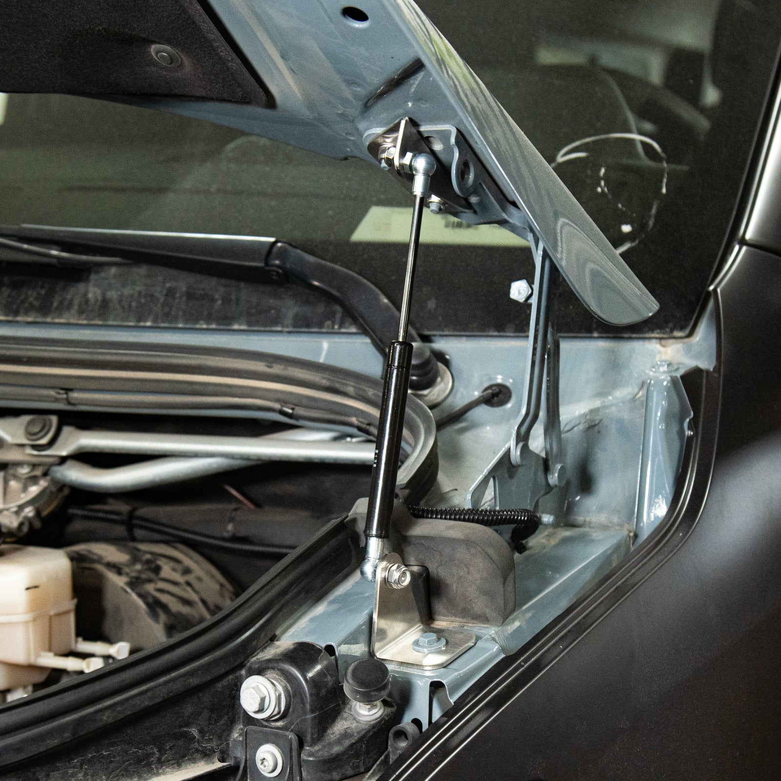 VANSPEED HOOD STRUT KIT (2019+)