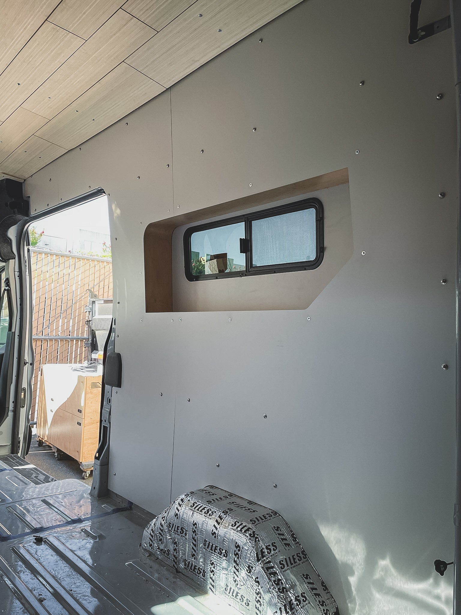 UNAKA GEAR CO. FORD TRANSIT WALL PANEL KIT