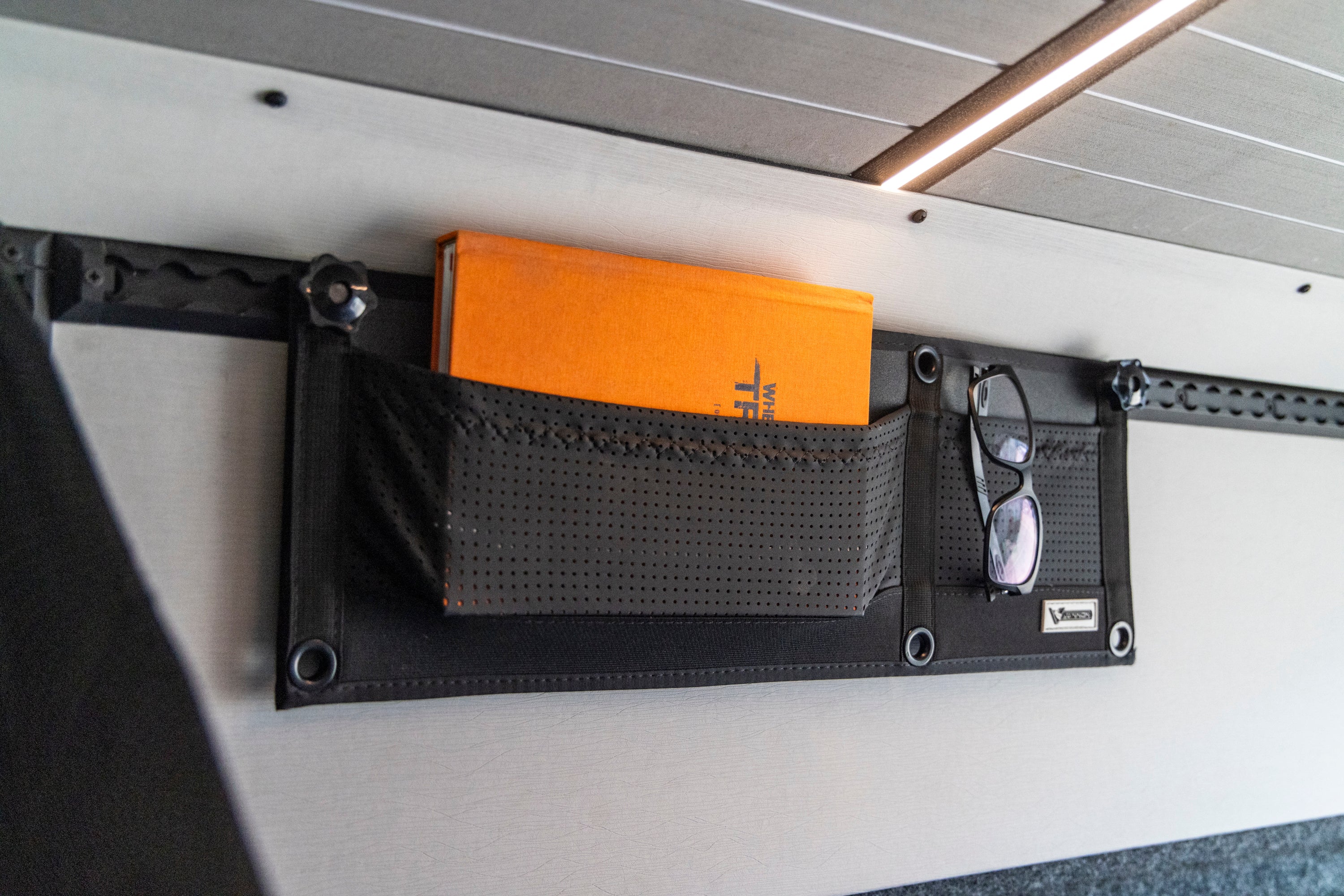 Vannon Expandable Stretch Wall Pouch System
