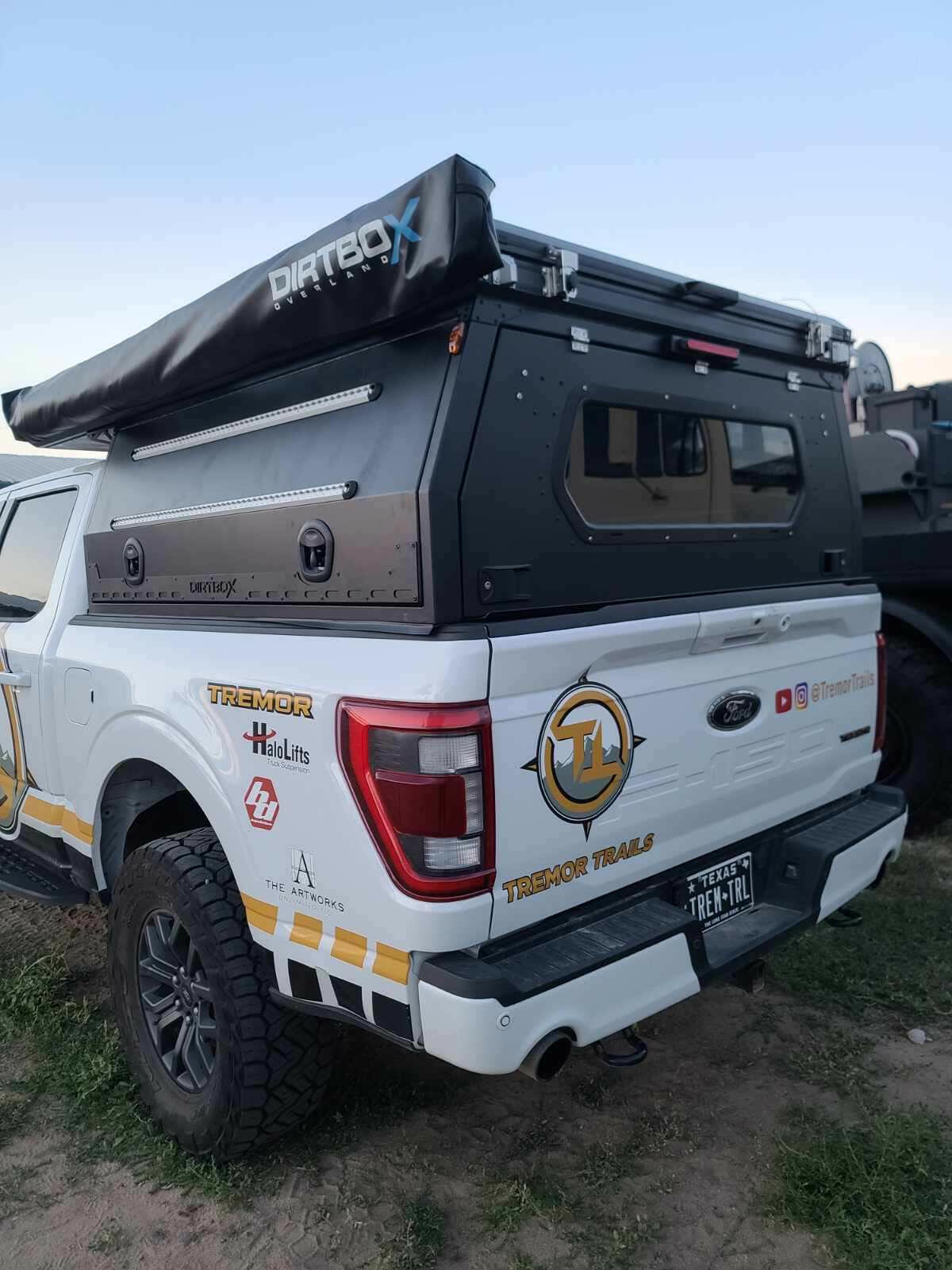 DIRTBOX FREE-STANDING 270-DEGREE AWNING