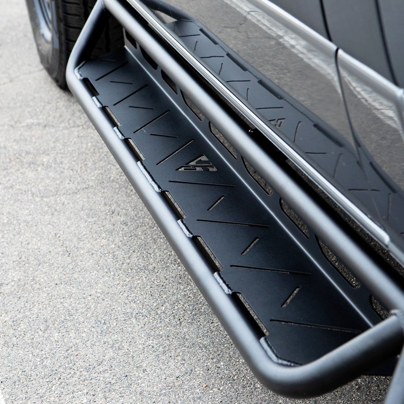 VANSPEED SIDE STEPS & HIGH-TRACTION RUNNING BOARDS