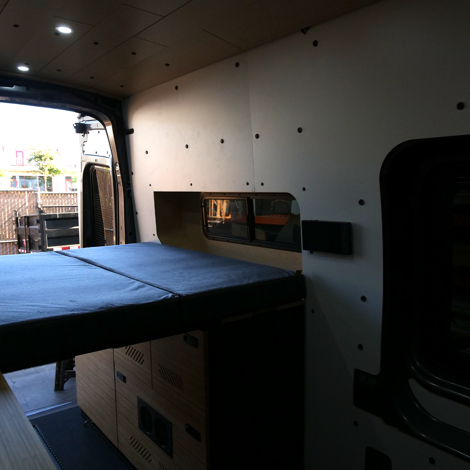 UNAKA GEAR CO. FORD TRANSIT WALL PANEL KIT