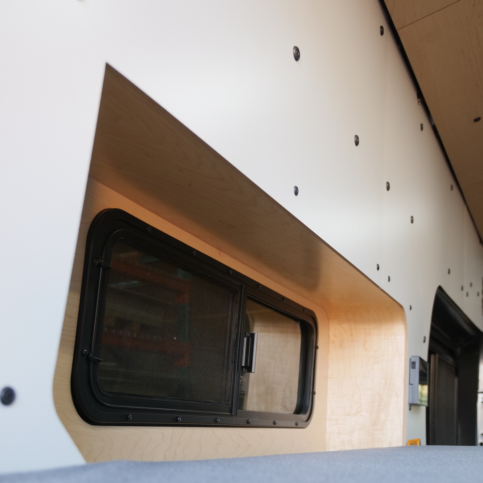 UNAKA GEAR CO. FORD TRANSIT WALL PANEL KIT